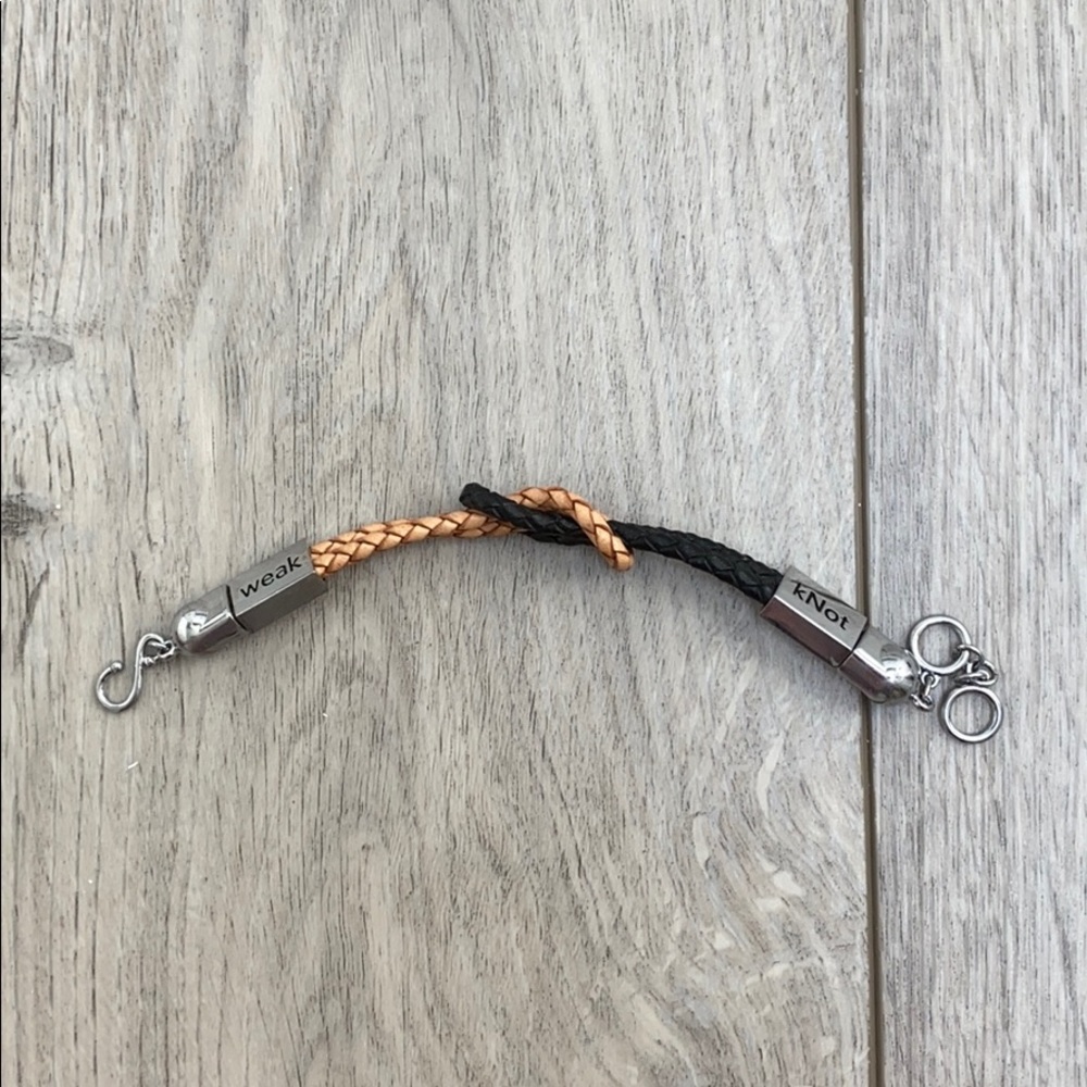 “Knot Weak” Leather bracelet